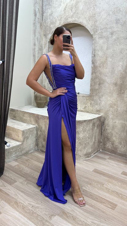 Vestidos de noche bordados de talla grande con tirantes morados