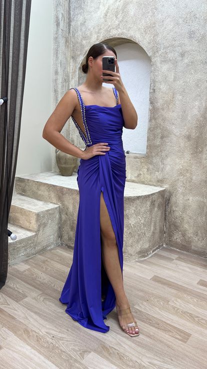 Vestidos de noche bordados de talla grande con tirantes morados