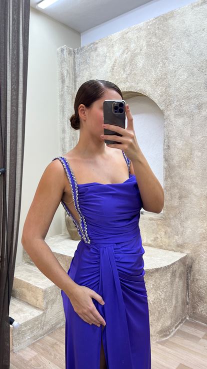 Vestidos de noche bordados de talla grande con tirantes morados