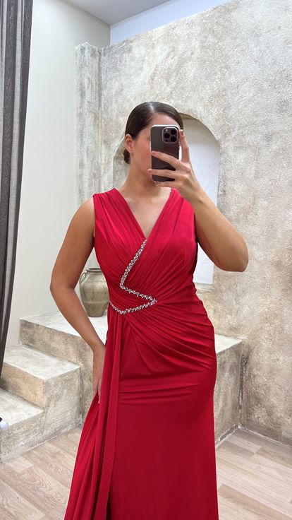 Robe de soirée rouge grande taille avec buste brodé