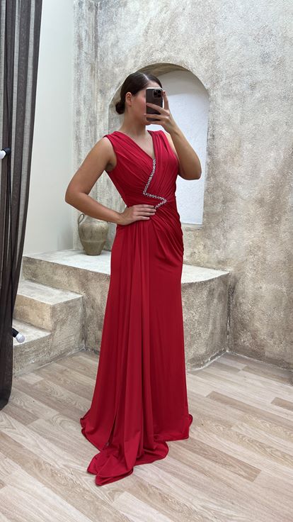 Robe de soirée rouge grande taille avec buste brodé