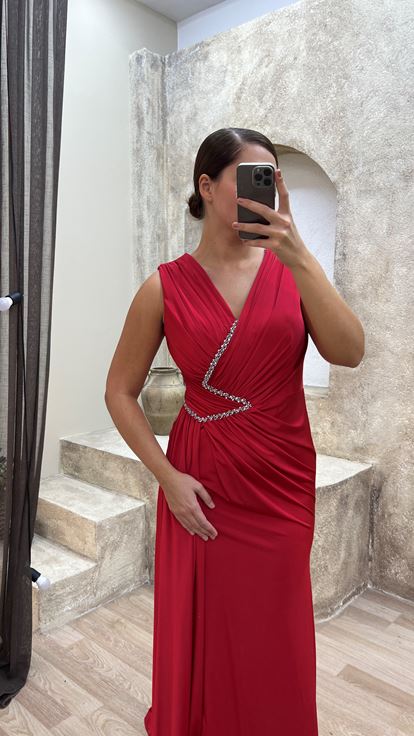 Robe de soirée rouge grande taille avec buste brodé