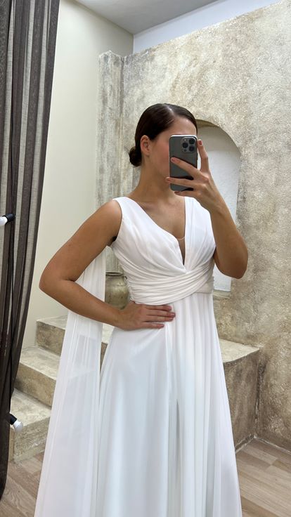 Drapé blanc Cape Detail Chiffon Plus Size Robes de soirée