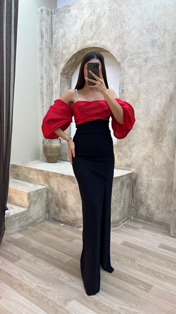 Vestido de noche con abertura bordada de tul con mangas de cuello barco rojo