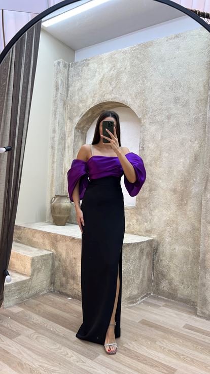 Abito da sera color prugna con spalline sottili e maniche a palloncino 