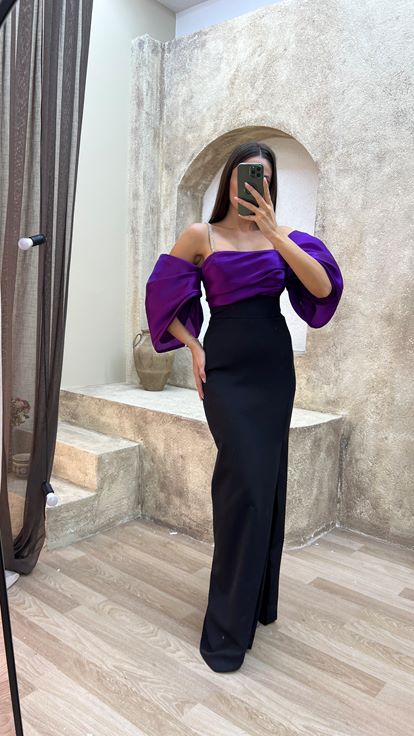 Abito da sera color prugna con spalline sottili e maniche a palloncino 