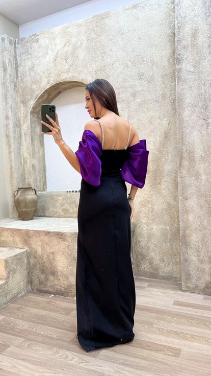 Abito da sera color prugna con spalline sottili e maniche a palloncino 