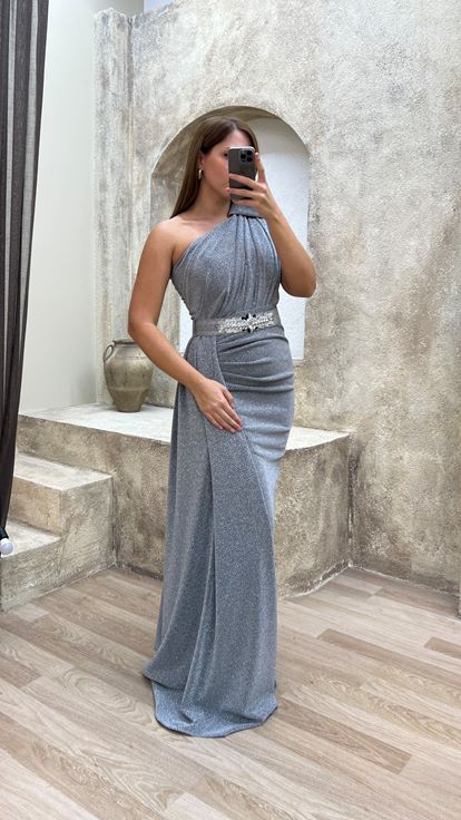 Design di elaborazione della spalla singola grigia Design di grandi dimensioni abiti da sera di grandi dimensioni