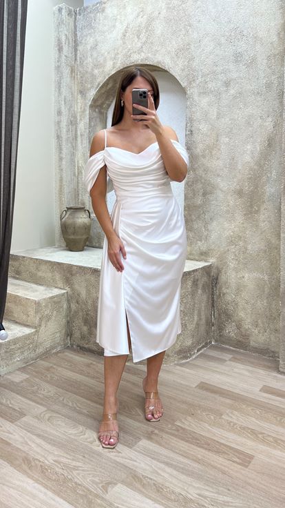 Dettaglıo Bıanco Dettaglıo Desıgn Shırred Deglı Abito Di Dimensioni Grandi