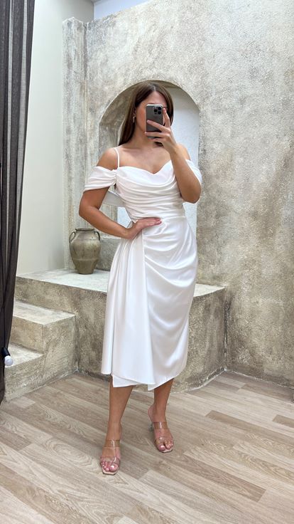 Dettaglıo Bıanco Dettaglıo Desıgn Shırred Deglı Abito Di Dimensioni Grandi