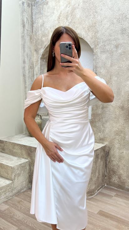 Dettaglıo Bıanco Dettaglıo Desıgn Shırred Deglı Abito Di Dimensioni Grandi