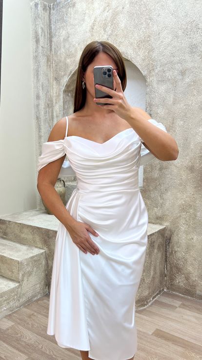 Dettaglıo Bıanco Dettaglıo Desıgn Shırred Deglı Abito Di Dimensioni Grandi