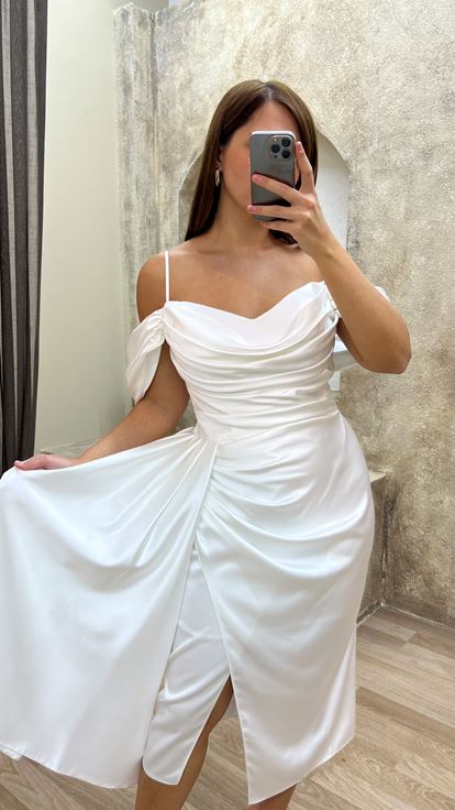 Dettaglıo Bıanco Dettaglıo Desıgn Shırred Deglı Abito Di Dimensioni Grandi