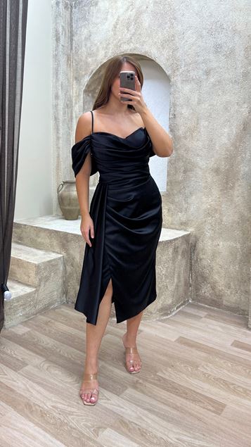 Siyah Omuz Detay Büzgülü Tasarım Midi Boy Büyük Beden Elbise