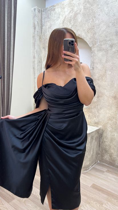 Siyah Omuz Detay Büzgülü Tasarım Midi Boy Büyük Beden Elbise