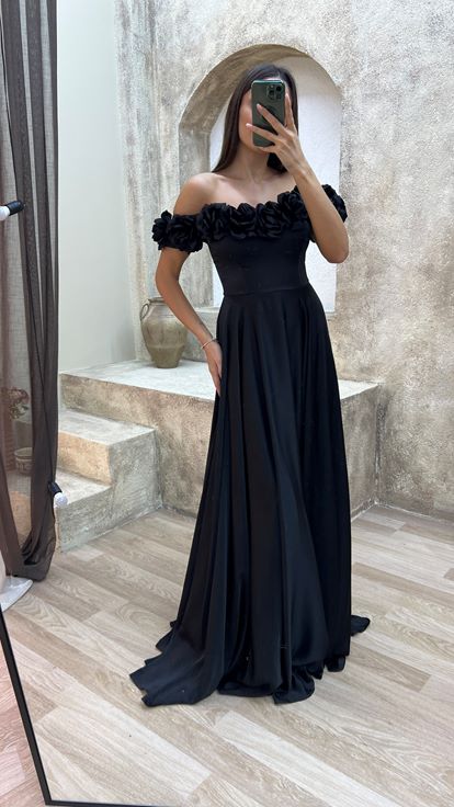 Design del dettaglio rosa nera Design satinato da sera in raso