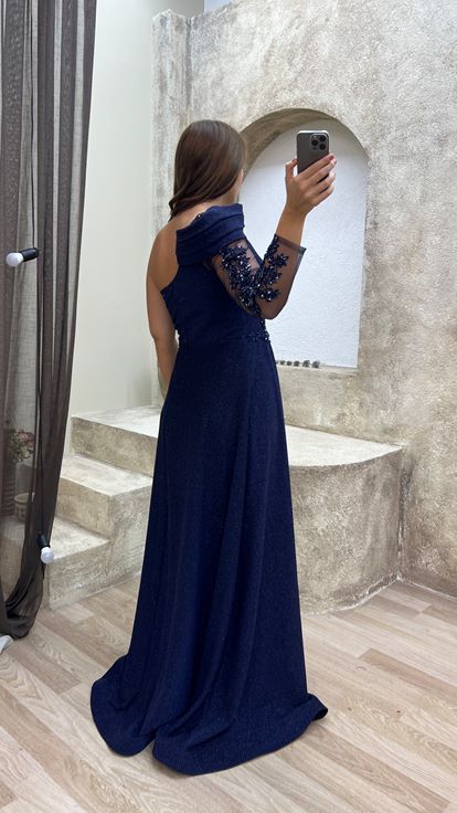Robe de soirée bleu marine à une manche et épaule, grande taille