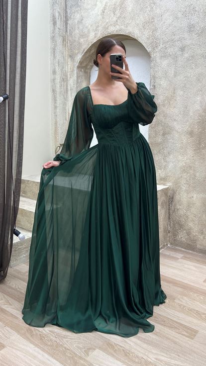 Vestido de noche de gasa de talla grande con diseño de detalles transparentes verde esmeralda