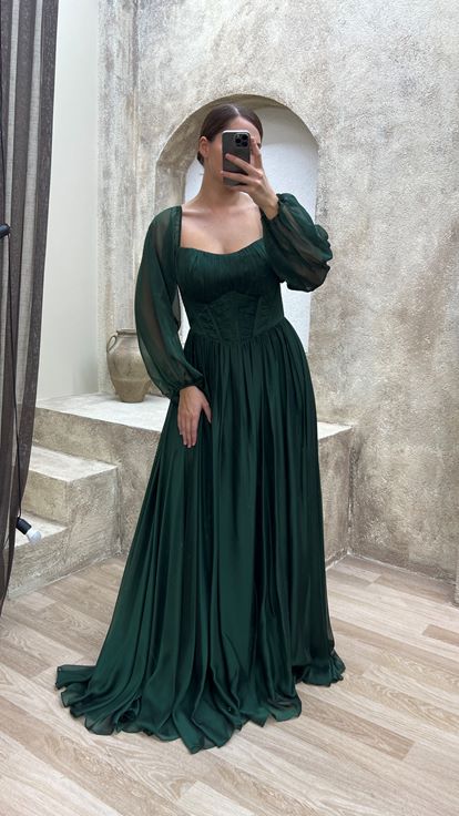 Vestido de noche de gasa de talla grande con diseño de detalles transparentes verde esmeralda