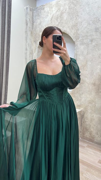 Vestido de noche de gasa de talla grande con diseño de detalles transparentes verde esmeralda