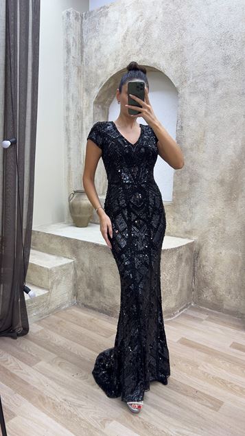 Vestido de noche negro con escote en V con diseño bordado especial