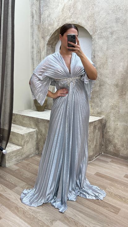 Cintura blanca bordada piedra detalle de detalle de pliegue diseño de talla grande vestido de noche