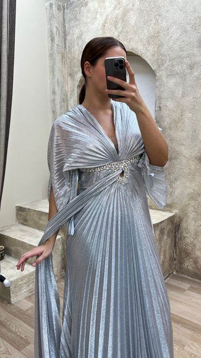 Cintura blanca bordada piedra detalle de detalle de pliegue diseño de talla grande vestido de noche