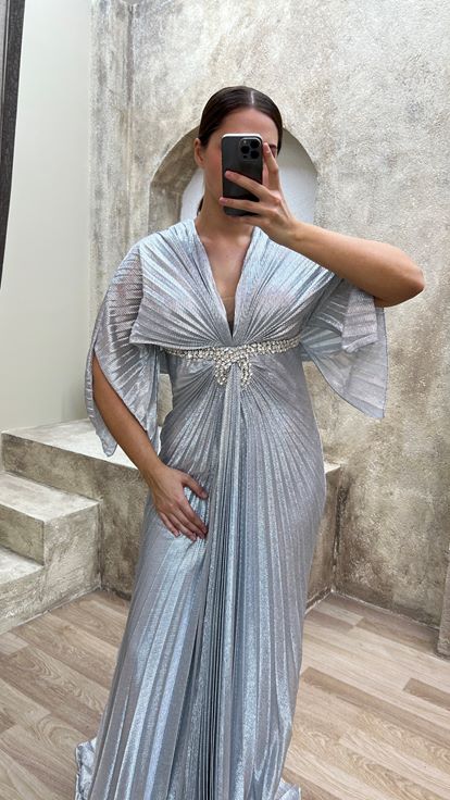 Cintura blanca bordada piedra detalle de detalle de pliegue diseño de talla grande vestido de noche