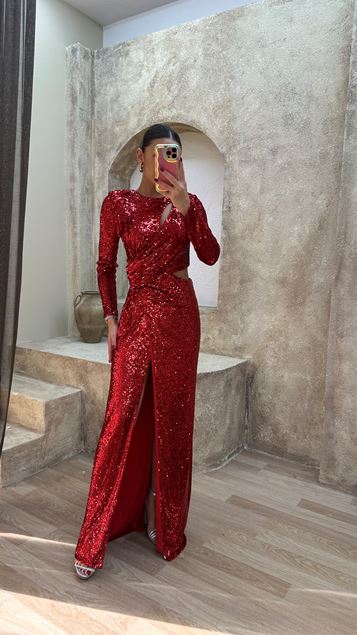 Abito da sera con paillettes dal design rosso con dettagli in vita
