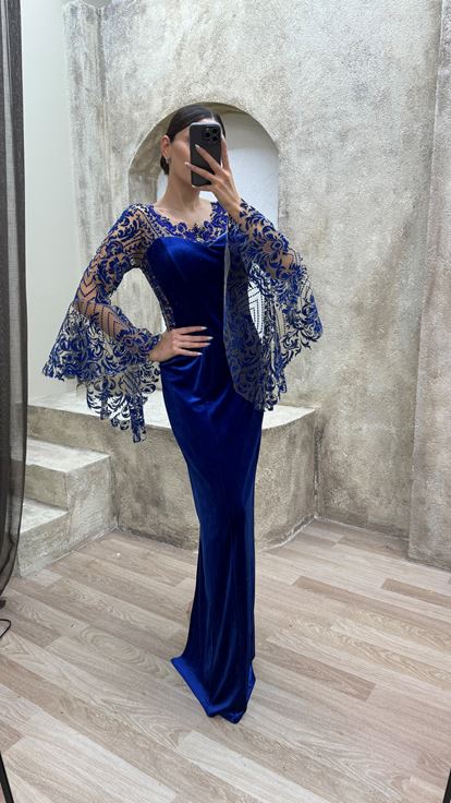 Saks Flog Detailed Embroidered Design Evening Dress
