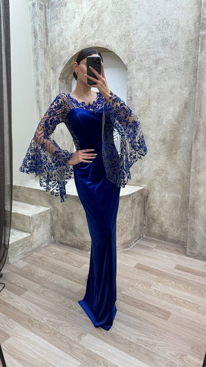 Saks Flog Detailed Embroidered Design Evening Dress
