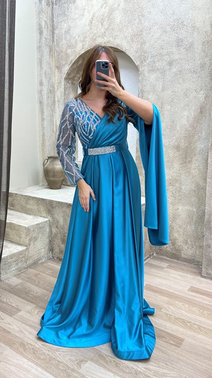 Abito da sera taglie forti in raso turchese ricamato