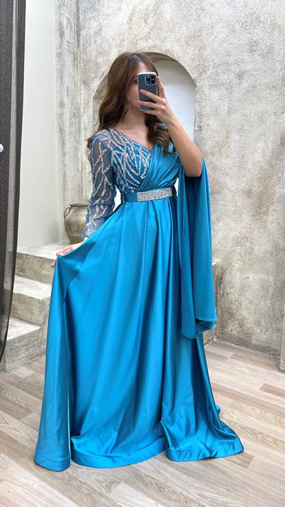 Abito da sera taglie forti in raso turchese ricamato