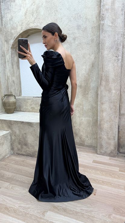 Siyah Tek Kol Bel Detay Tasarım Saten Abiye Elbise