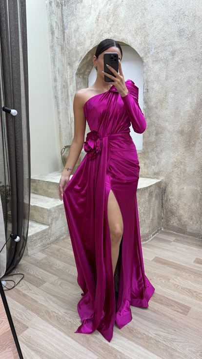 Fuşya Tek Kol Bel Detay Tasarım Saten Abiye Elbise