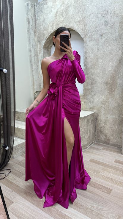 Fuşya Tek Kol Bel Detay Tasarım Saten Abiye Elbise