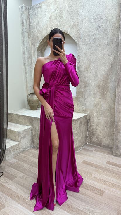 Fuşya Tek Kol Bel Detay Tasarım Saten Abiye Elbise