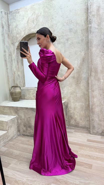 Fuşya Tek Kol Bel Detay Tasarım Saten Abiye Elbise