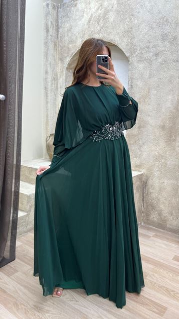 Smaragdgrünes Abendkleid in Übergröße mit bestickter Taille