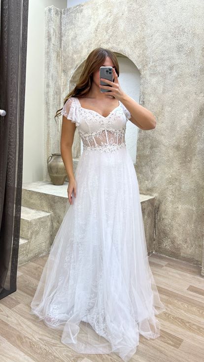 Vestido de noche blanco de talla grande con busto bordado y encaje 