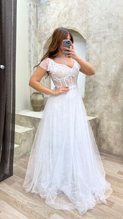 Vestido de noche blanco de talla grande con busto bordado y encaje 