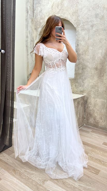 Vestido de noche blanco de talla grande con busto bordado y encaje 