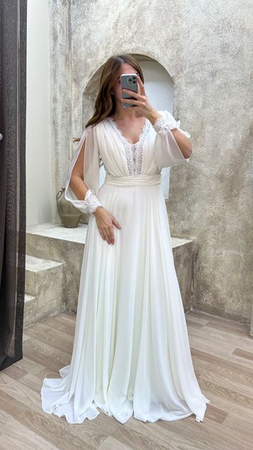 White V-Neck Balloon Sleeve Embroidered Design Tulle Plus Size Evening Dress