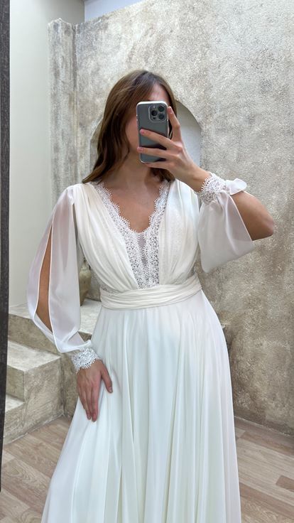 Beyaz V Yaka Balon Kol İşlemeli Tasarım Büyük Beden Abiye Elbise