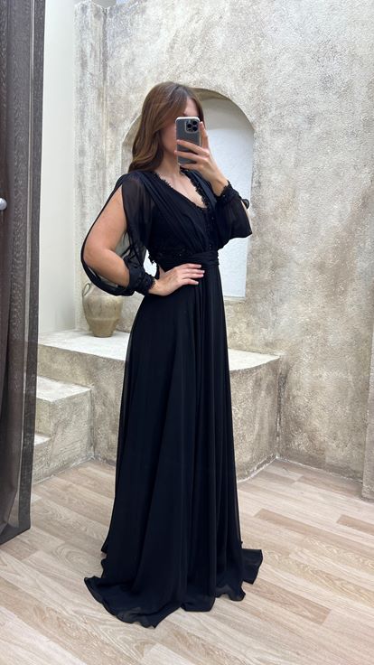 Siyah V Yaka Balon Kol İşlemeli Tasarım Büyük Beden Abiye Elbise