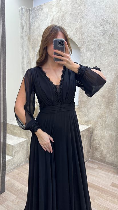 Siyah V Yaka Balon Kol İşlemeli Tasarım Büyük Beden Abiye Elbise