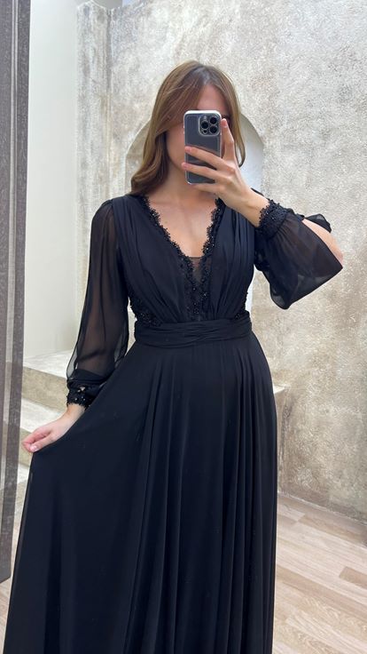 Siyah V Yaka Balon Kol İşlemeli Tasarım Büyük Beden Abiye Elbise