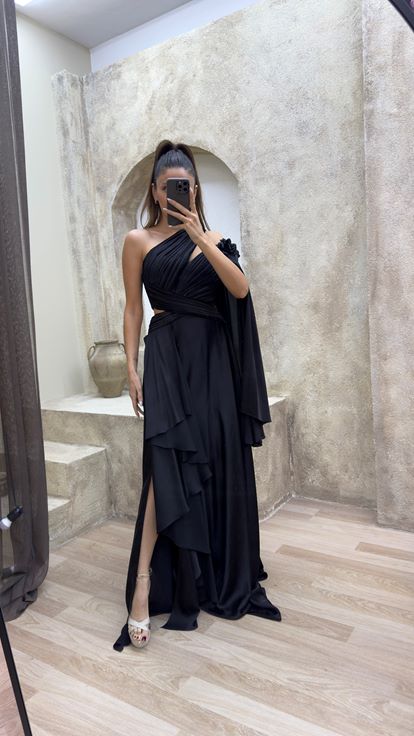 Black Balloon Sleeve Pleated Waist Detail Design Satin Evening Dress