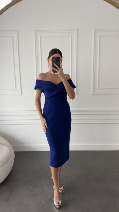 Abito a tubino con scollo a barchetta di Saks