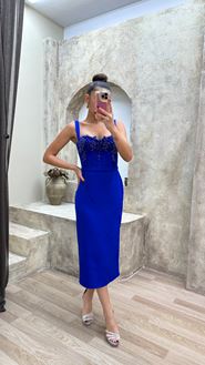 Saks Göğsü İşleme Detay Tasarım Midi Boy Elbise